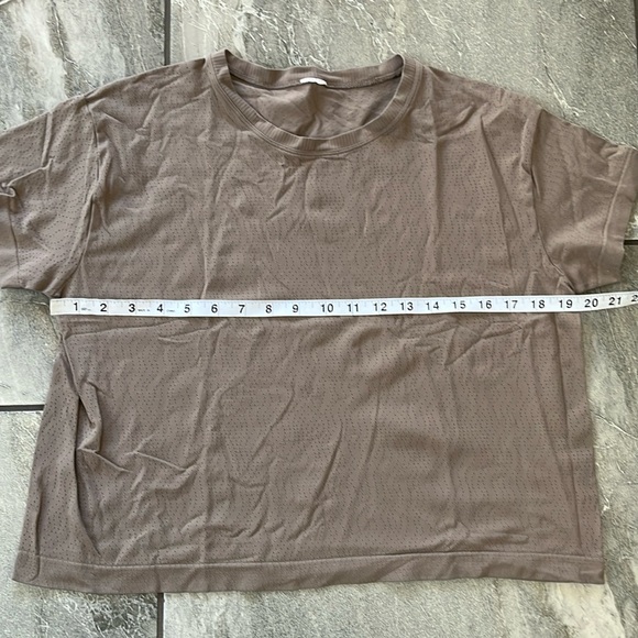🤍 Athleta Cropped Seamless Boxy Oversized Tee Shirt Size Large Clay Brown Tan - Picture 5 of 6